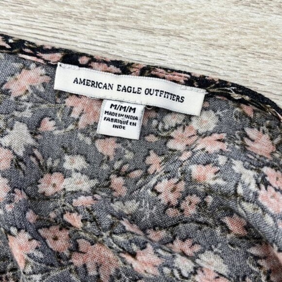 American Eagle Floral Button Front Crop Top Size Medium - Picture 5 of 6